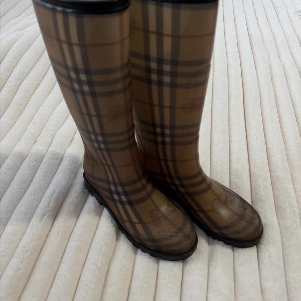 Burberry Checkered Boots in Tan and Black - Picture 2 of 9